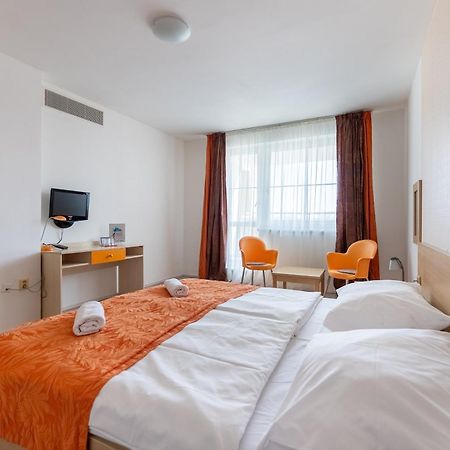Hotel And Park Divoka Voda Bratislava Ngoại thất bức ảnh