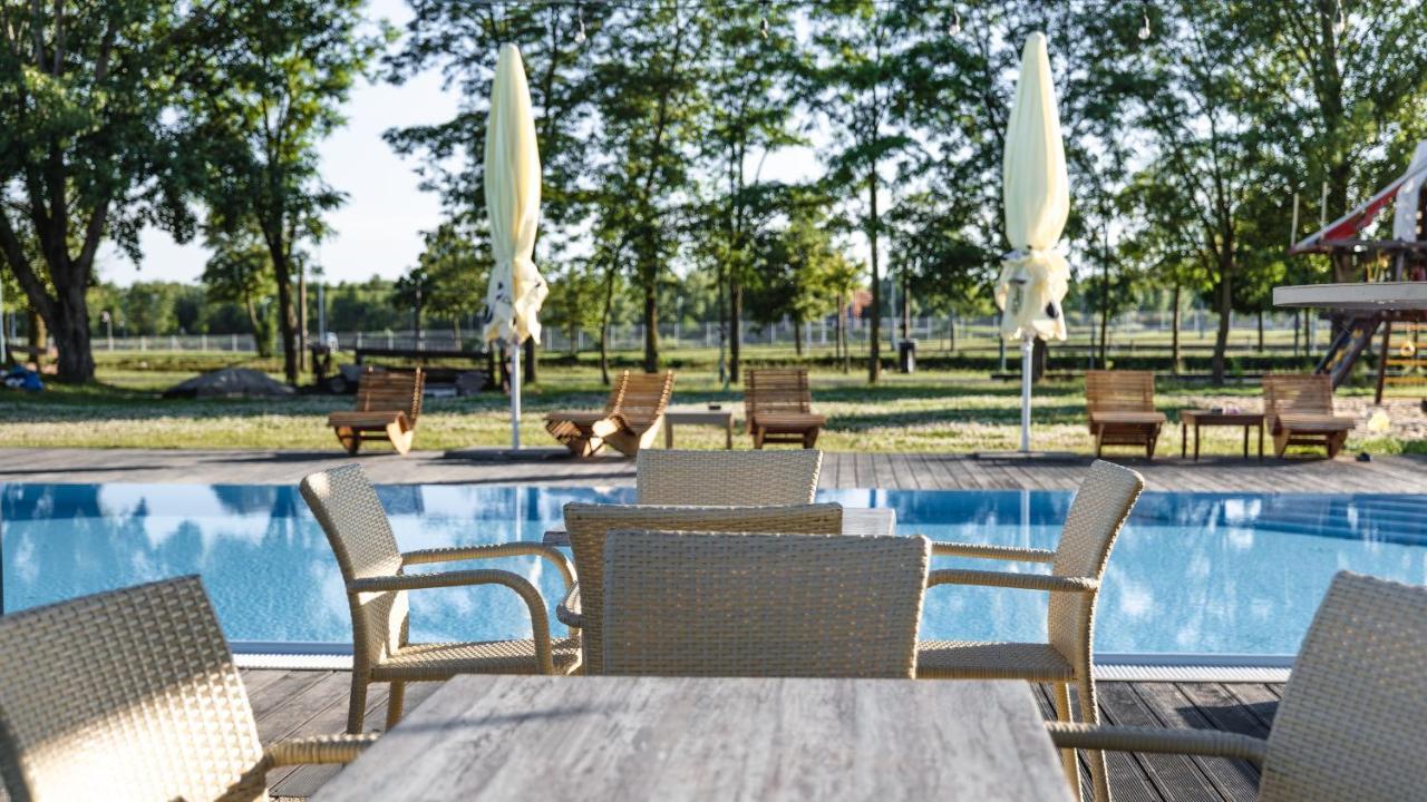 Hotel And Park Divoka Voda Bratislava Ngoại thất bức ảnh