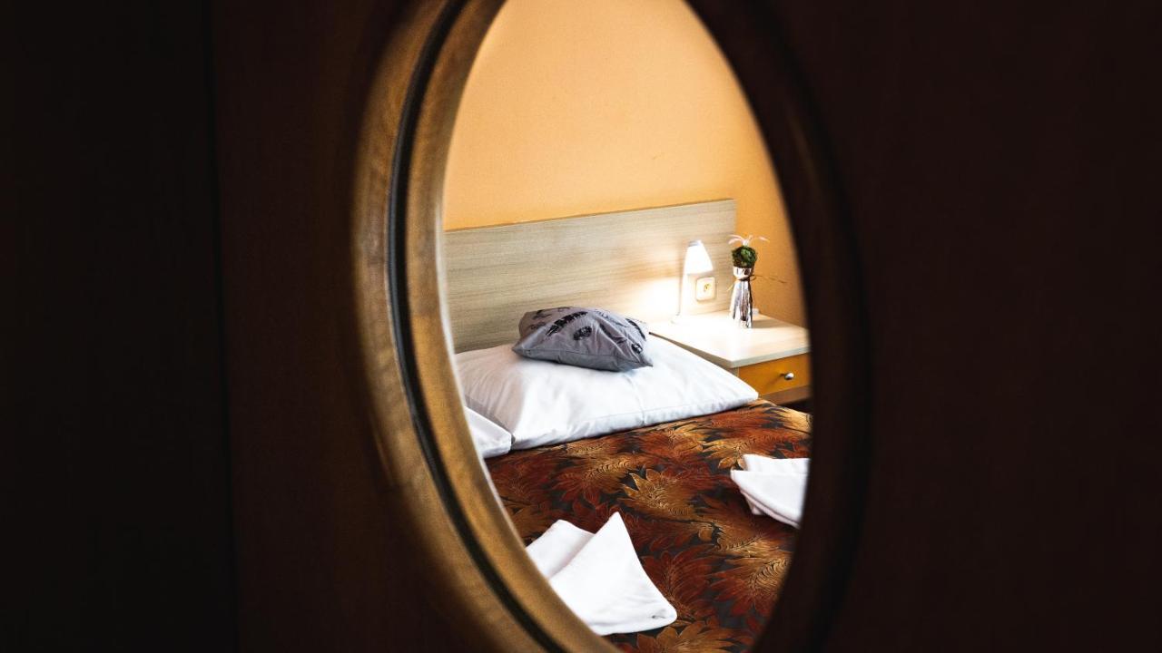 Hotel And Park Divoka Voda Bratislava Ngoại thất bức ảnh