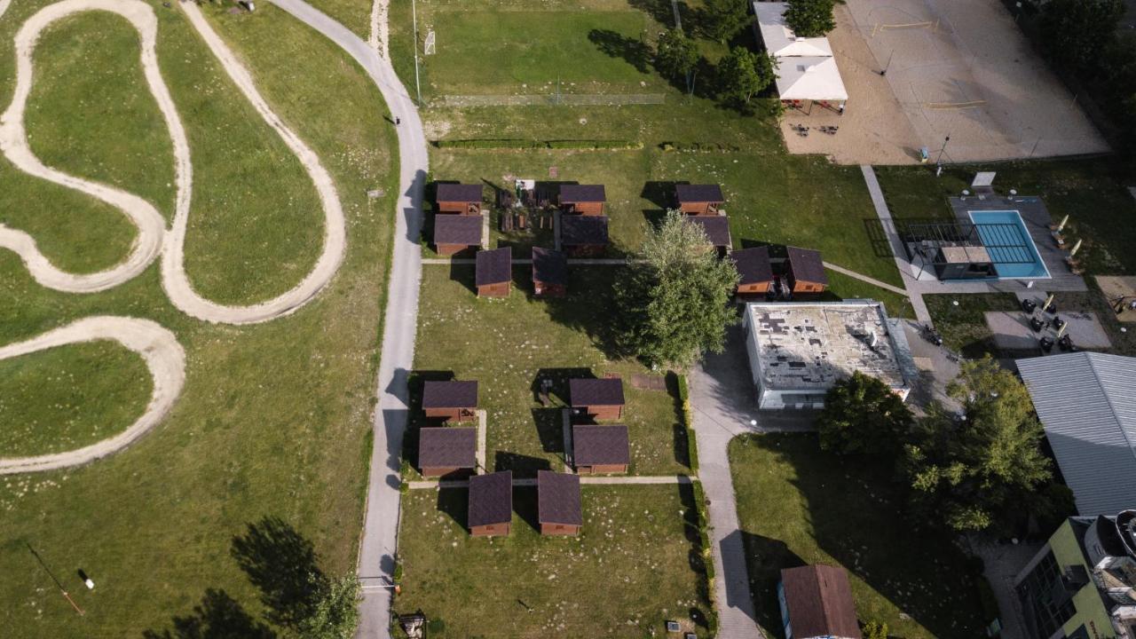 Hotel And Park Divoka Voda Bratislava Ngoại thất bức ảnh