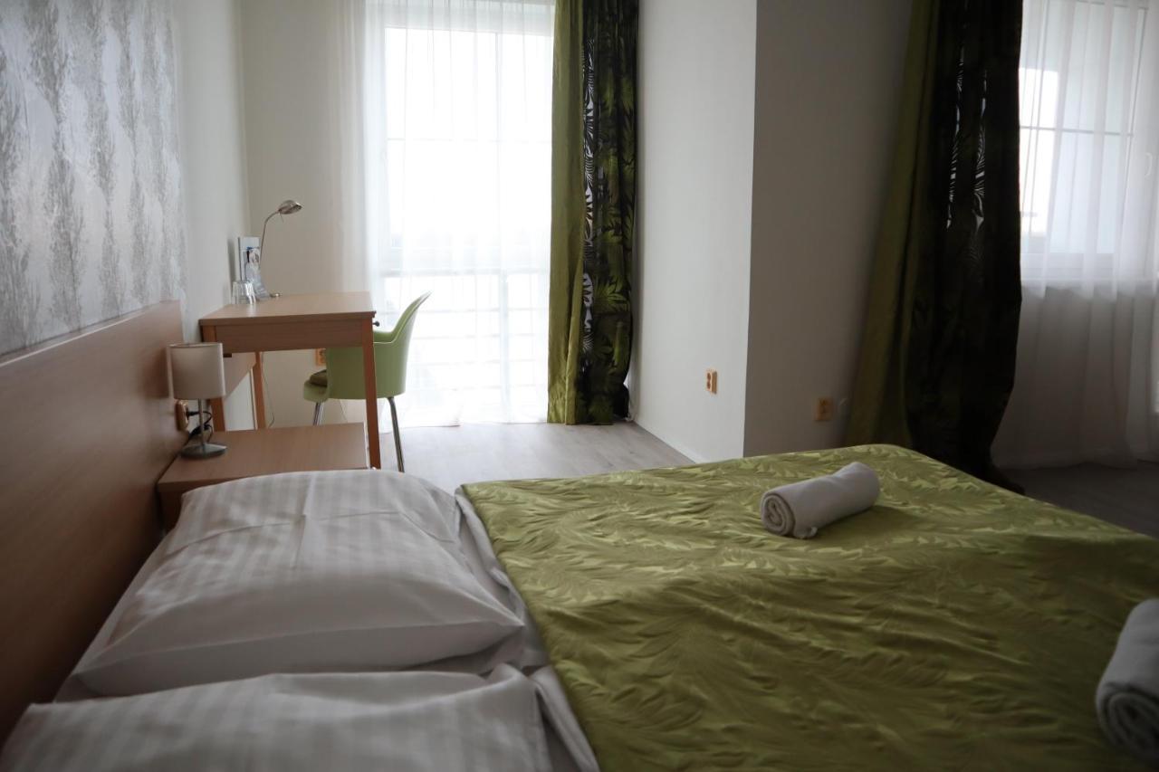 Hotel And Park Divoka Voda Bratislava Ngoại thất bức ảnh