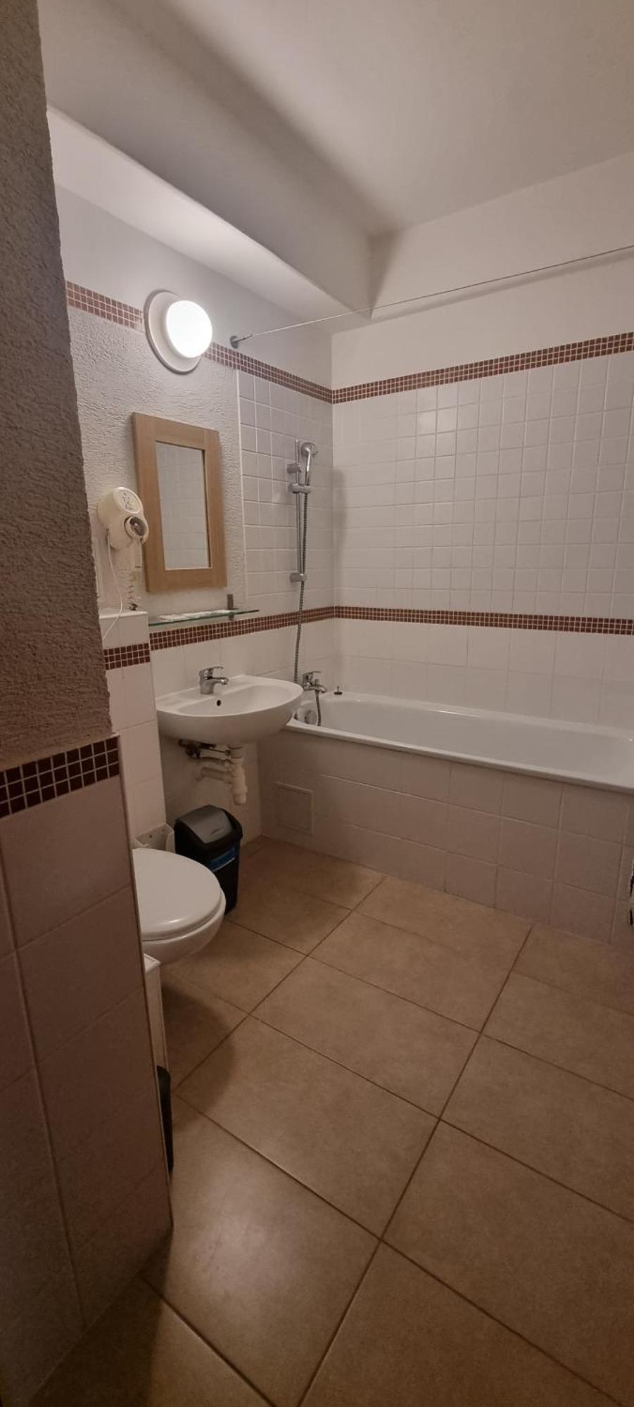 Hotel And Park Divoka Voda Bratislava Ngoại thất bức ảnh