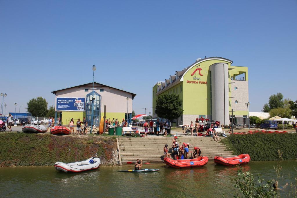 Hotel And Park Divoka Voda Bratislava Ngoại thất bức ảnh